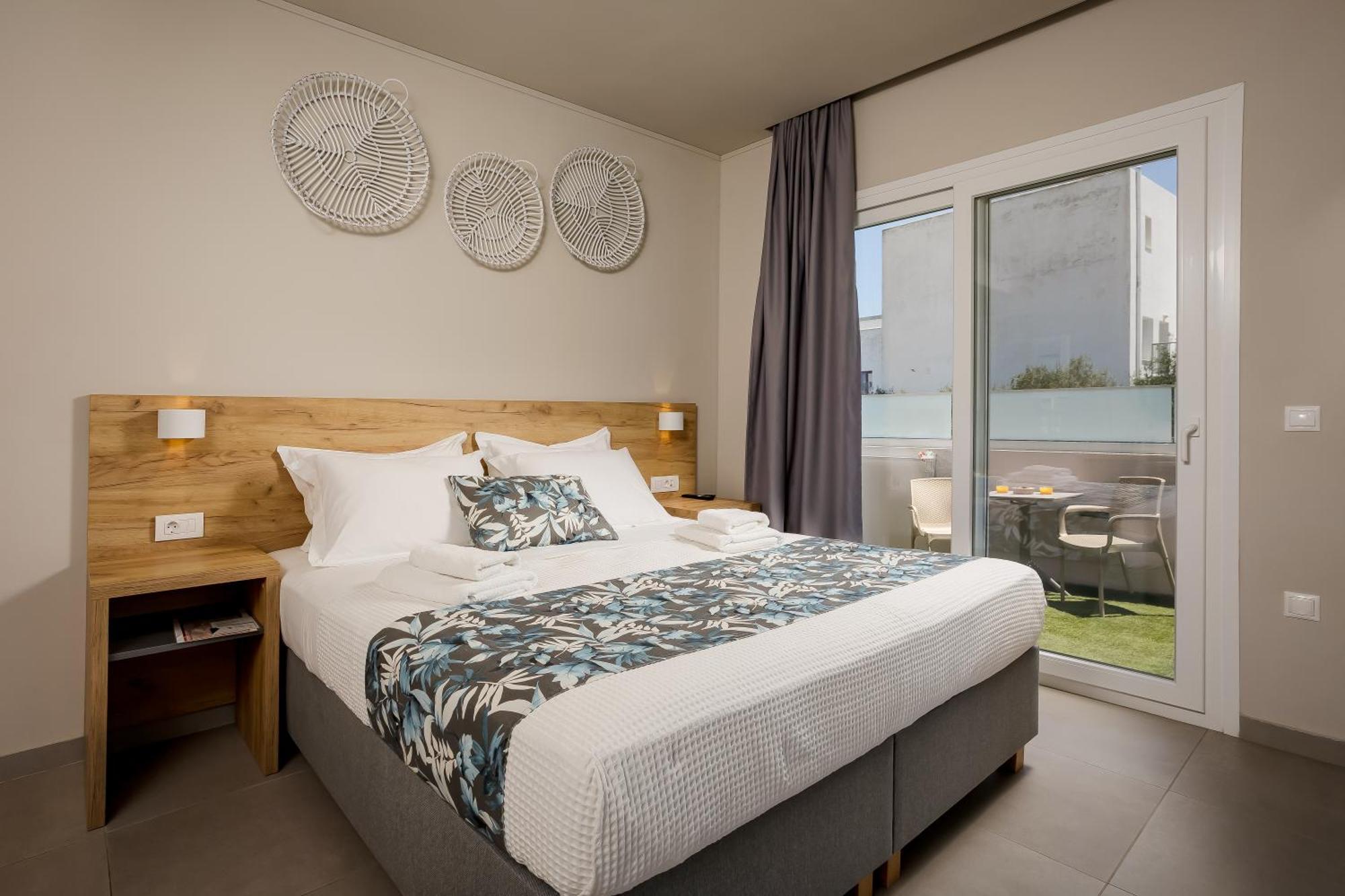 Sarpidon Suites Agia Marina Eksteriør bilde