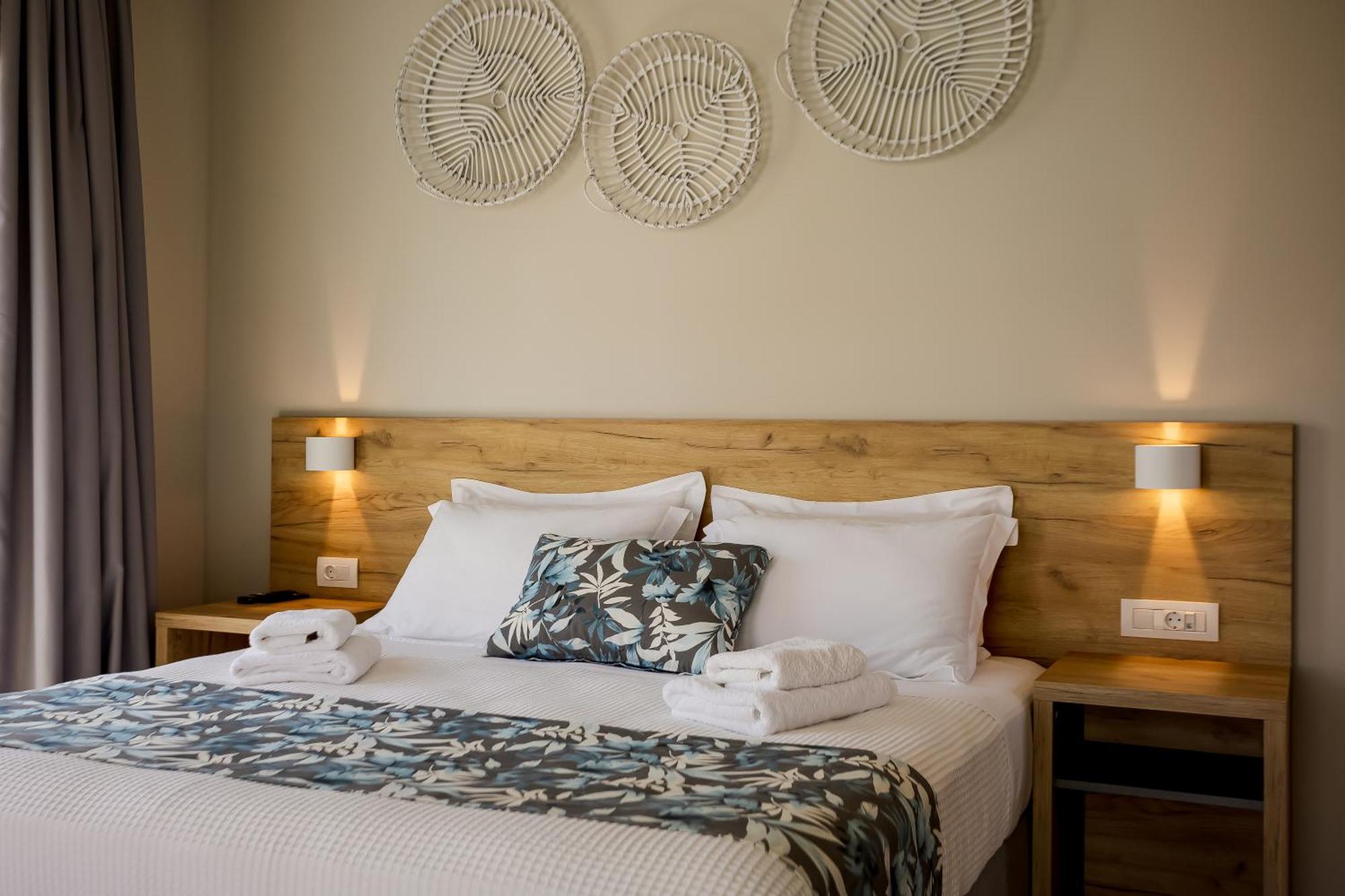 Sarpidon Suites Agia Marina Eksteriør bilde